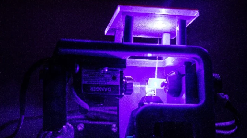 Благодаря технологии перевернутой 3D-печати можно создавать объекты из нескольких материалов Благодаря технологии перевернутой 3D-печати можно создавать объекты из нескольких материалов