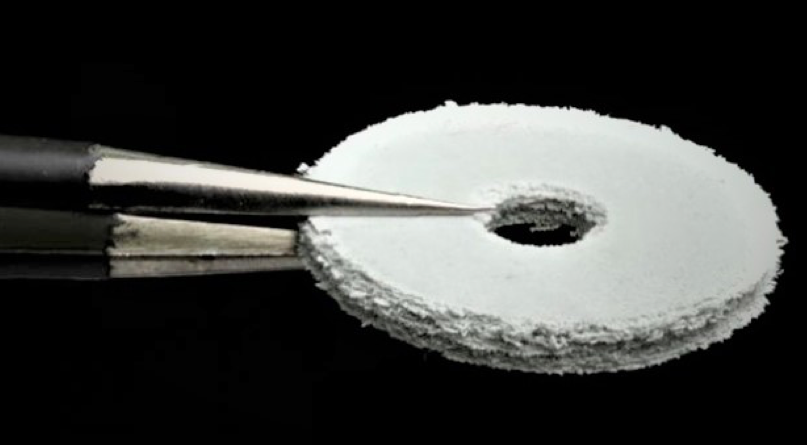 Благодаря технологии перевернутой 3D-печати можно создавать объекты из нескольких материалов Благодаря технологии перевернутой 3D-печати можно создавать объекты из нескольких материалов