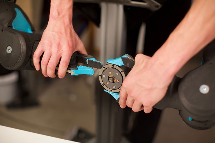 Blue - дешевый робот Blue - дешевый робот