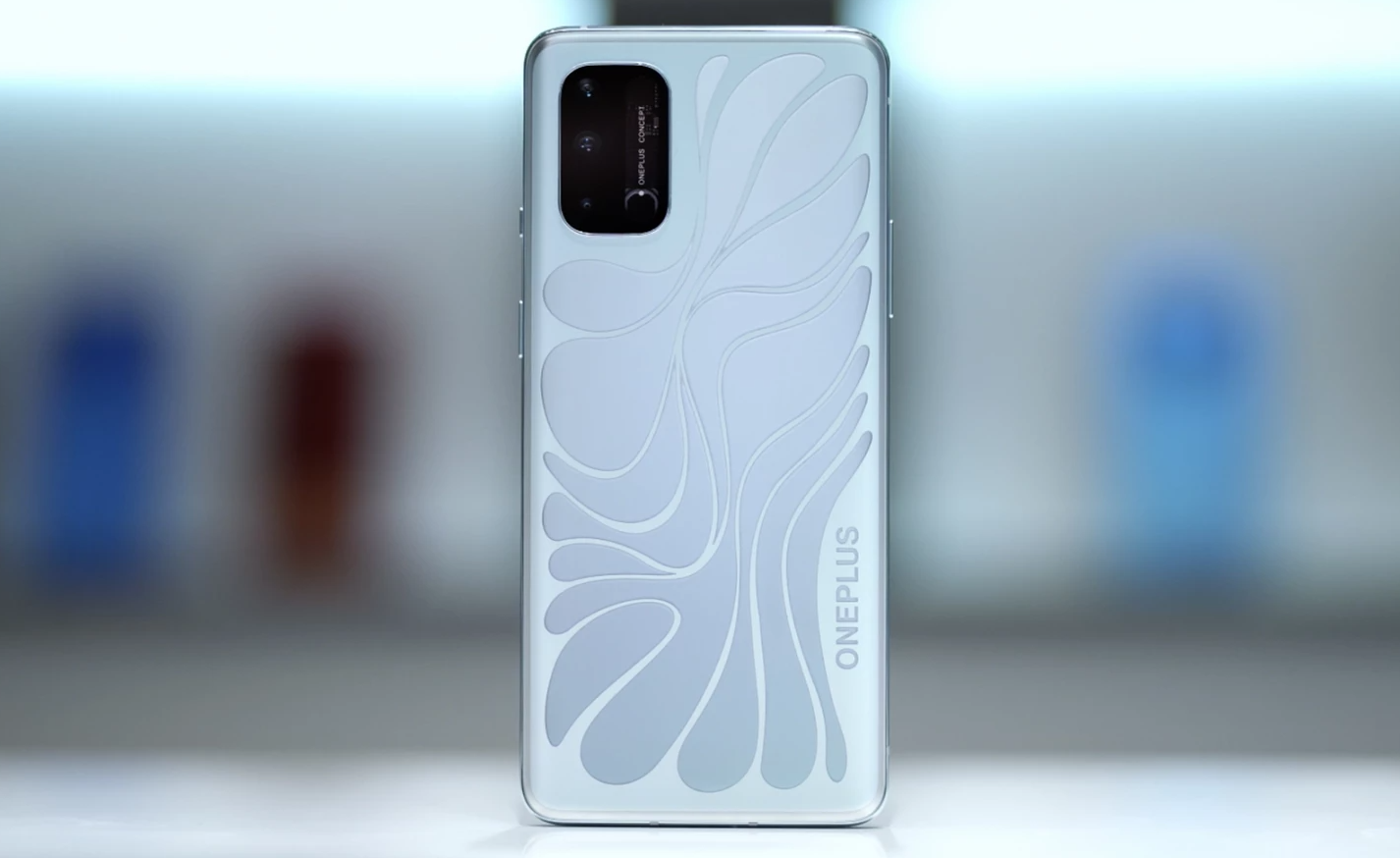 Представлен концептуальный телефон OnePlus с меняющимся цветом корпуса и датчиком движения Представлен концептуальный телефон OnePlus с меняющимся цветом корпуса и датчиком движения