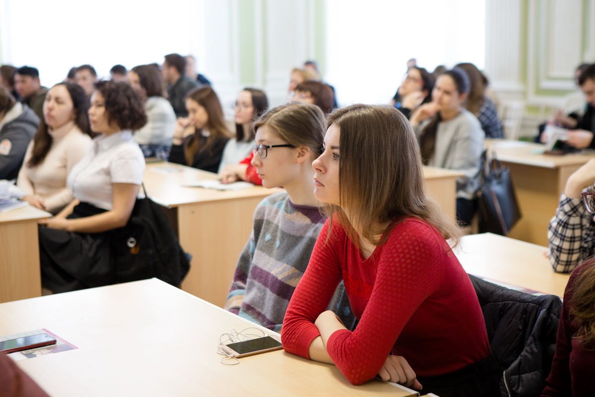 Робот использует методы позитивной психологии для улучшения благосостояния студентов Робот использует методы позитивной психологии для улучшения благосостояния студентов
