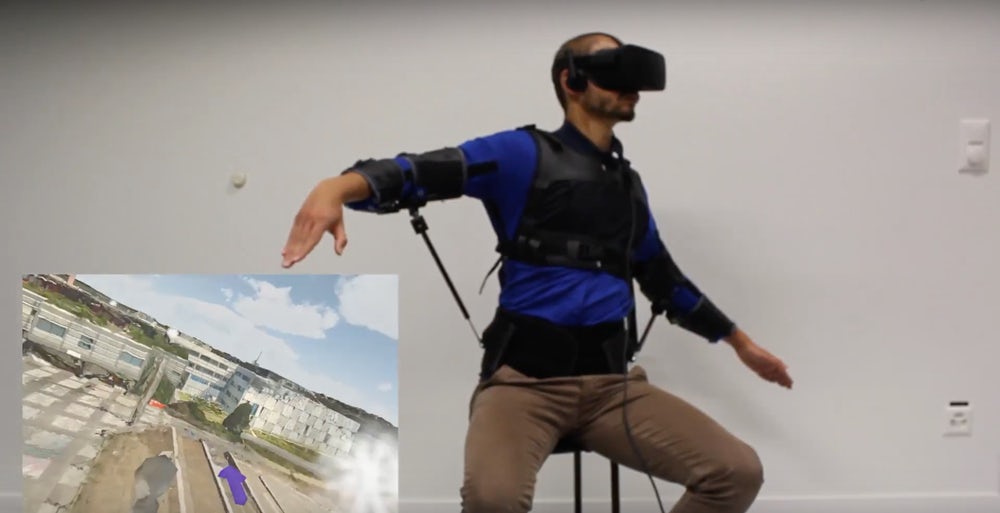 Экзоскелет FlyJacket позволяет управлять дроном Экзоскелет FlyJacket позволяет управлять дроном