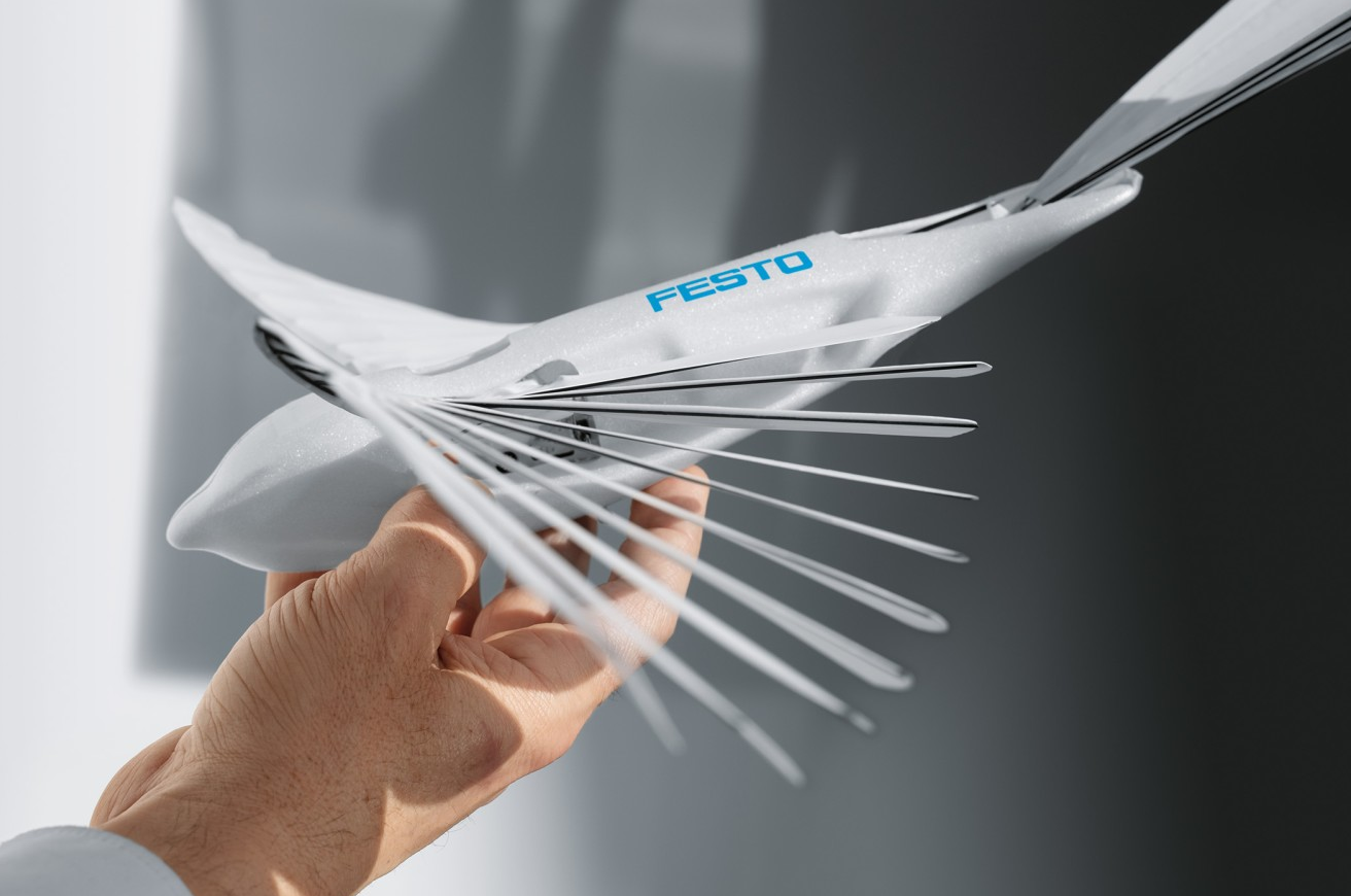 Изящные роботы-стрижи BionicSwifts способны летать Изящные роботы-стрижи BionicSwifts способны летать