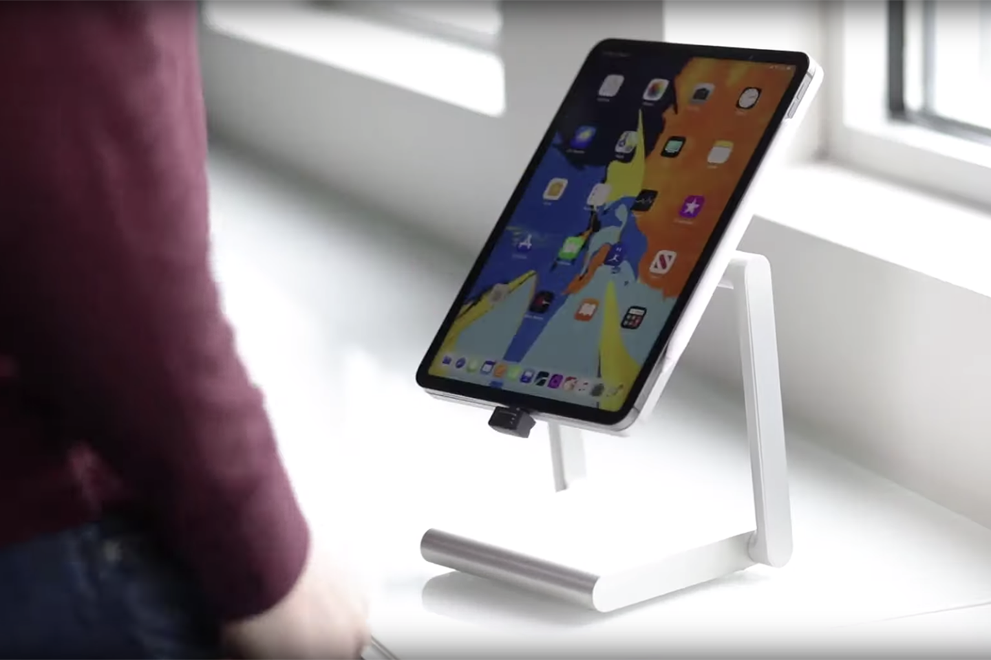 MagicDock - универсальная стильная настольная док-станция для iPad Pro MagicDock - универсальная стильная настольная док-станция для iPad Pro
