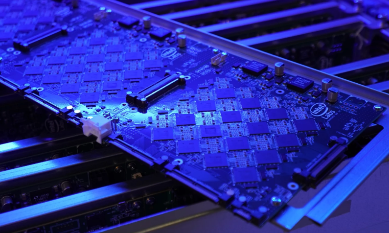 Новый компьютер Intel Loihi на базе нейронов похож на мозг маленького млекопитающего Новый компьютер Intel Loihi на базе нейронов похож на мозг маленького млекопитающего