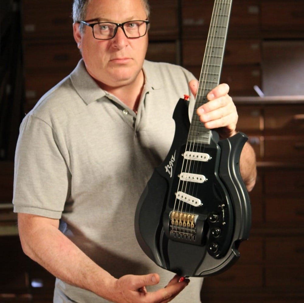 Модульная пластиковая гитара Boaz One предлагает до 50 различных комбинаций Модульная пластиковая гитара Boaz One предлагает до 50 различных комбинаций