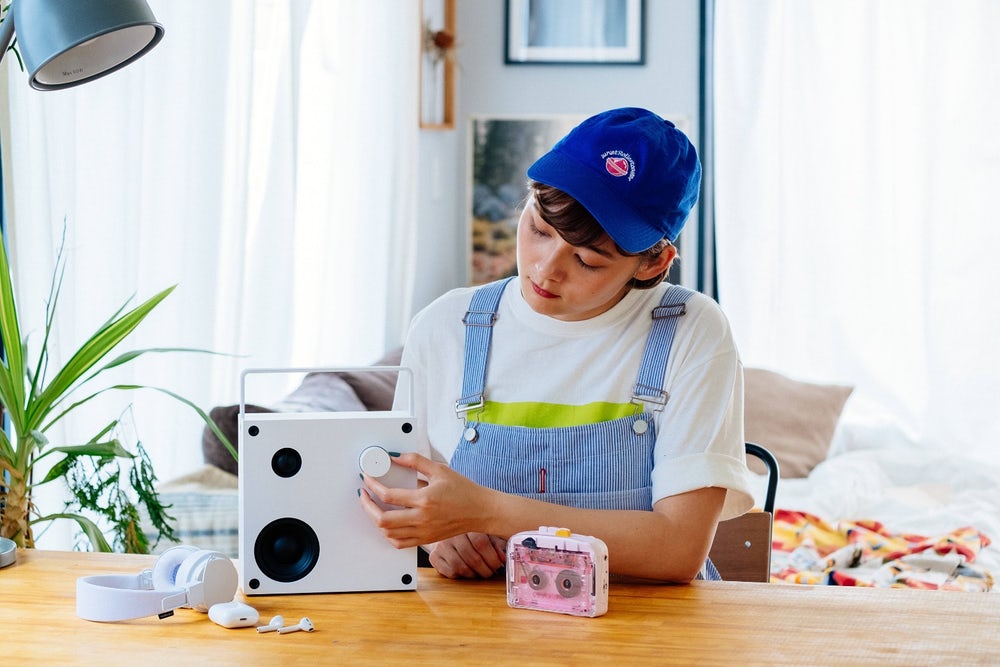 prinimaet-signal-po-bluetooth-etot-portativnyij-magnitofon prinimaet-signal-po-bluetooth-etot-portativnyij-magnitofon