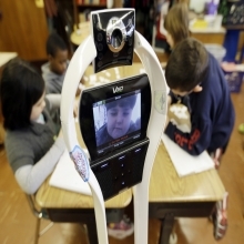 Робот-сиделка VGo