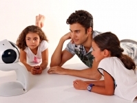 Настольный бот Qbo One с открытым исходным кодом нацелен охватить более широкую возрастную аудиторию