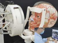 Робот для отбора проб позволяет врачам держаться на расстоянии от инфицированных пациентов