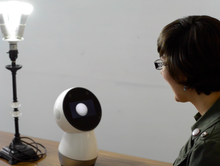 Робот Jibo с новой функцией Control Philips Hue Smart Lights Робот Jibo с новой функцией Control Philips Hue Smart Lights