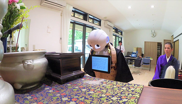 Робот священник Pepper