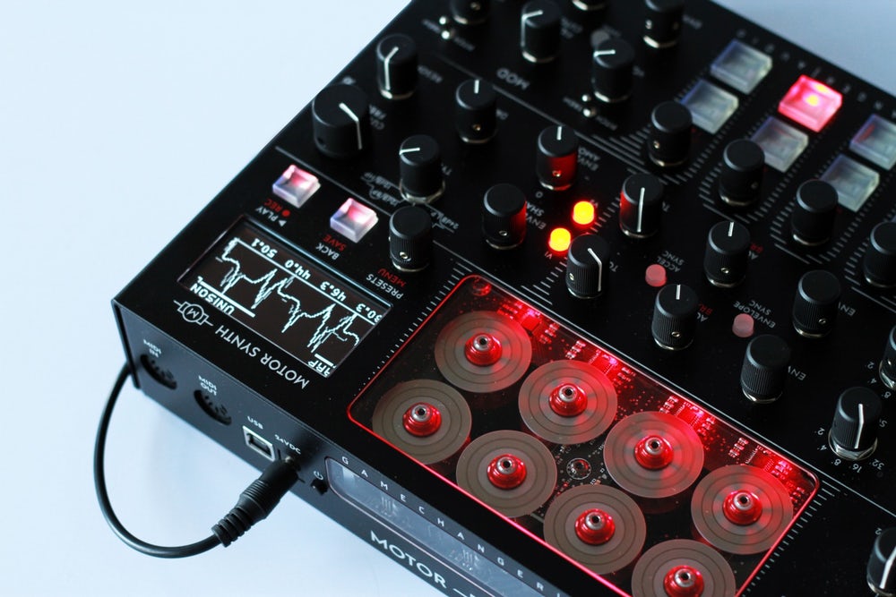Синтезатор Motor Synth Синтезатор Motor Synth