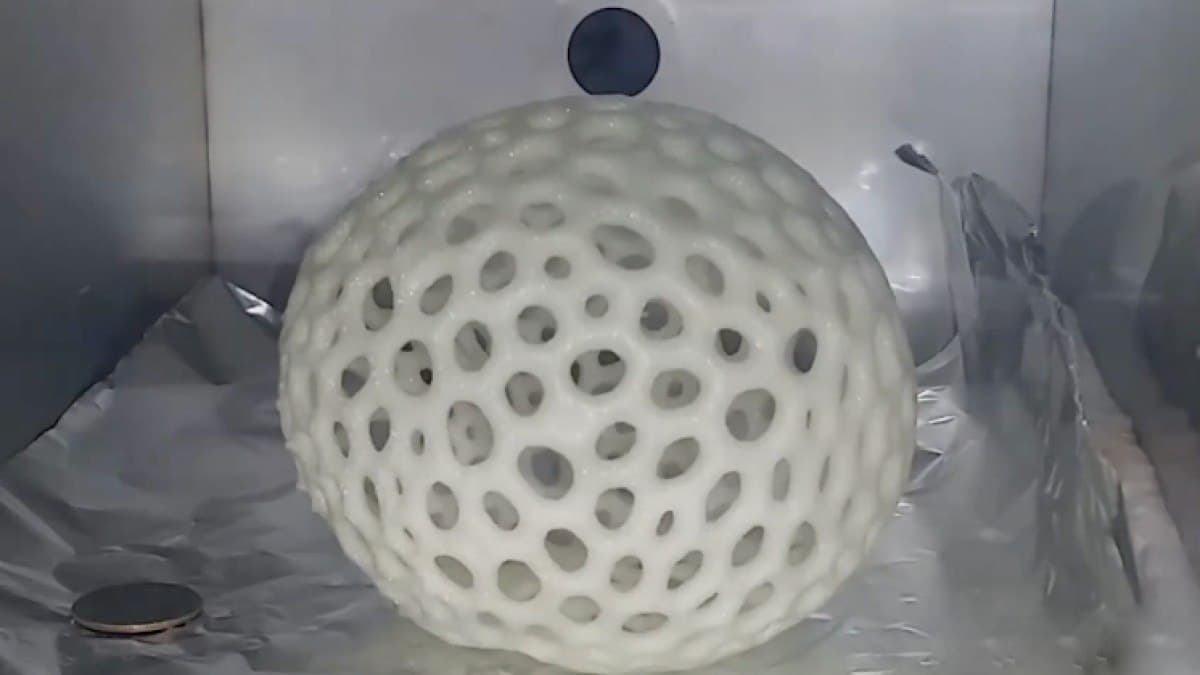 Вспенивающаяся смола позволяет создавать большие объекты на 3D-принтере Вспенивающаяся смола позволяет создавать большие объекты на 3D-принтере