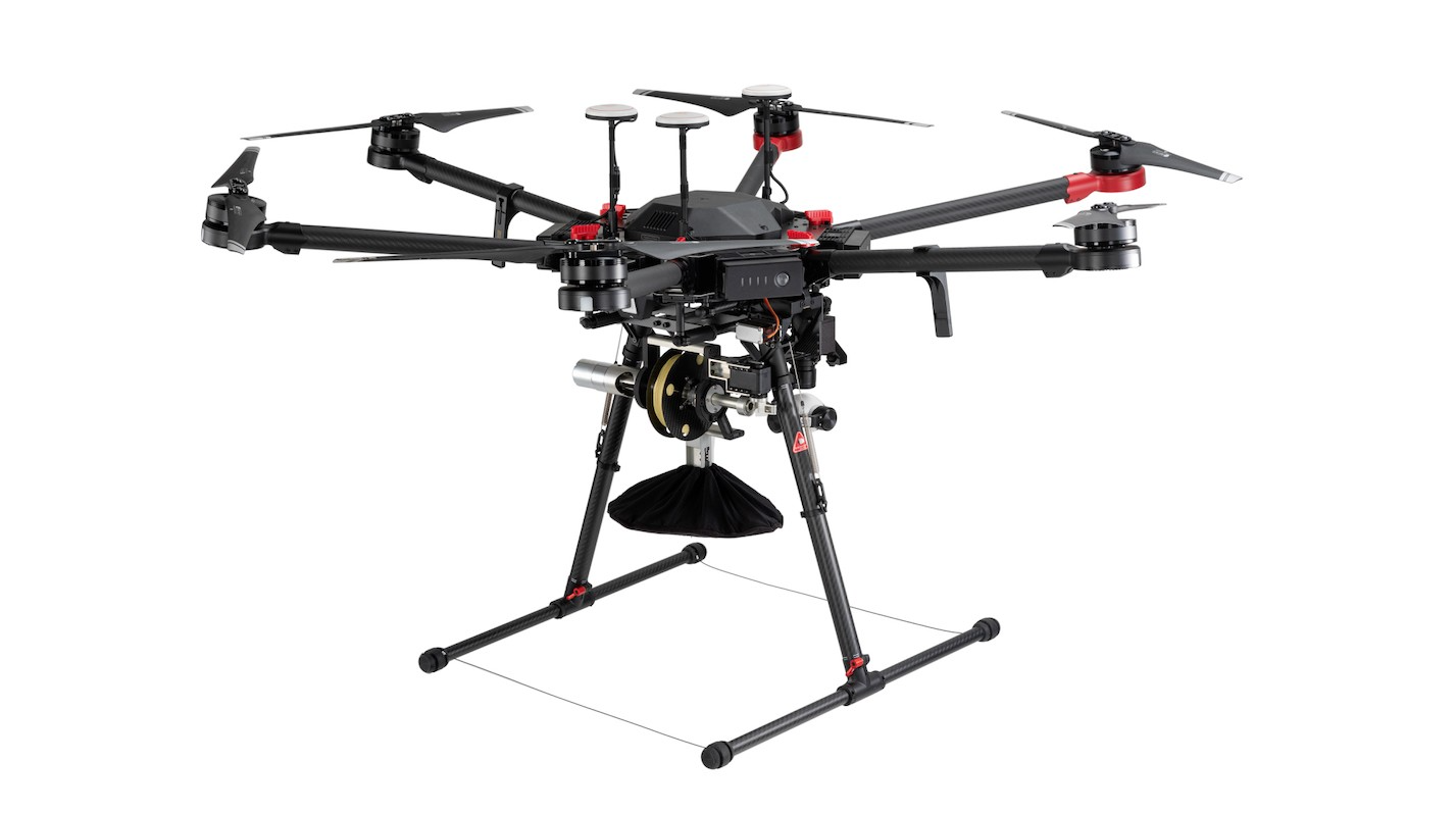 Система доставки дроном теперь использует трос чтобы спускать посылки с высоты в 46 м Система доставки дроном теперь использует трос чтобы спускать посылки с высоты в 46 м