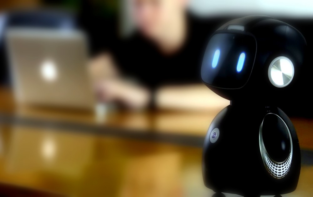 Юми - первый робот, работающий на базе Amazon Alexa Юми - первый робот, работающий на базе Amazon Alexa