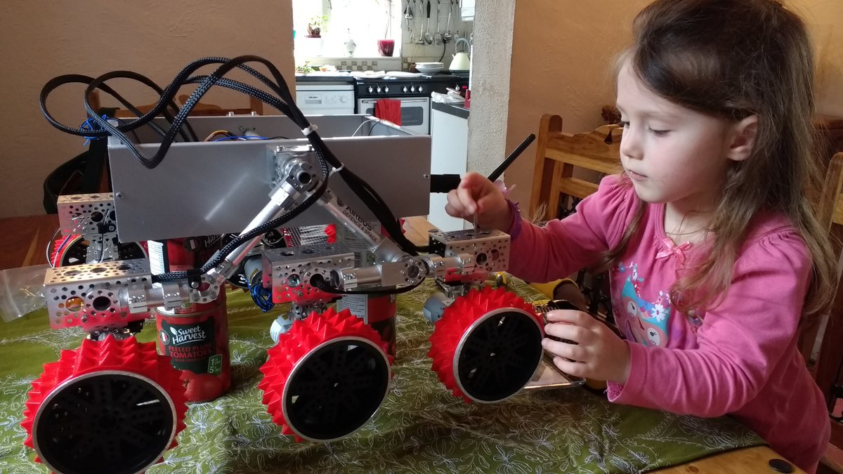 На базе Raspberry Pi робот Yuri 3 На базе Raspberry Pi робот Yuri 3