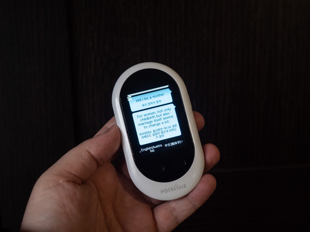 Знает 74 языка и поместится на кончиках ваших пальцев переводчик Pocketalk